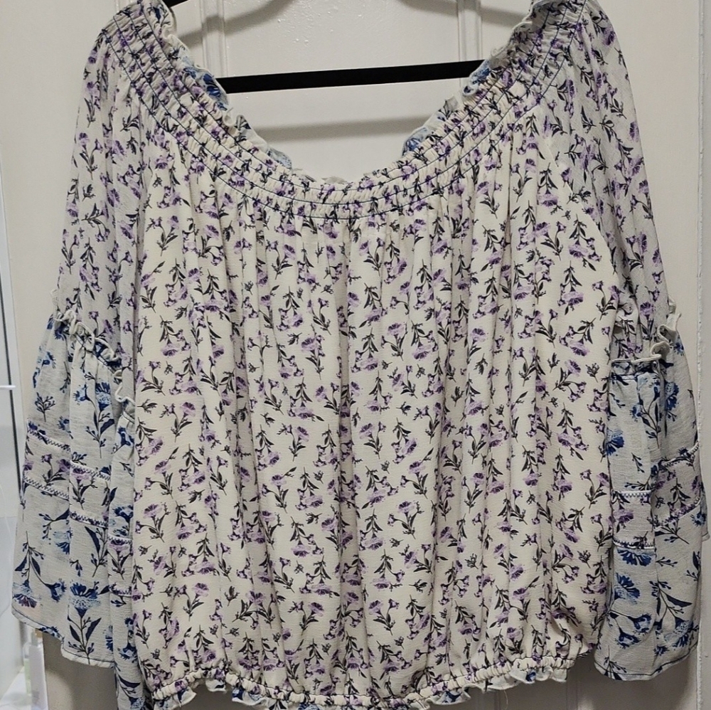 Free people Bell sleeves on or off shoulder blouse